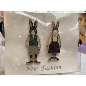 4192 NIP Dressed Mr & Mrs Rabbit Pin Metal & Enamel Safety Butterfly Pin Brooch